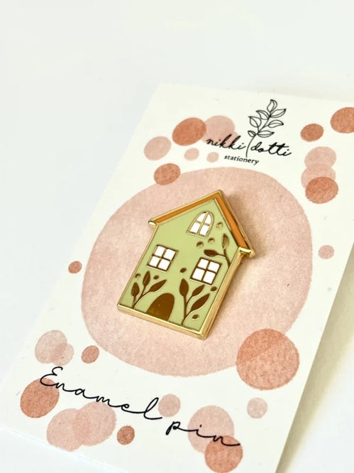 Enamel pin House - Nikki Dotti
