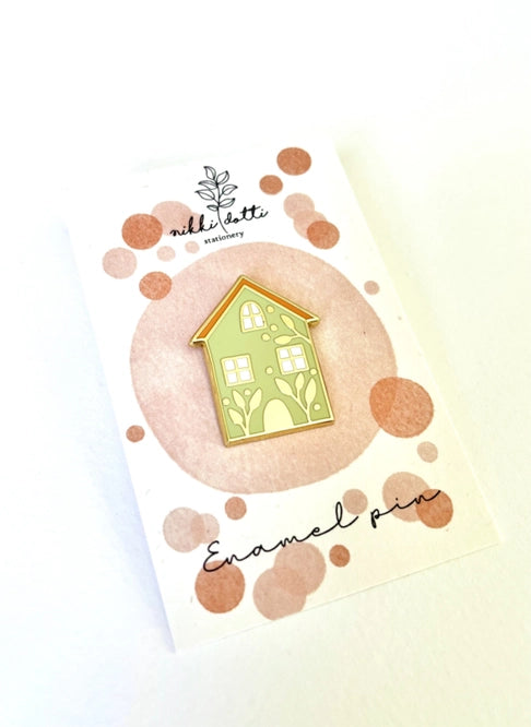 Enamel pin House - Nikki Dotti