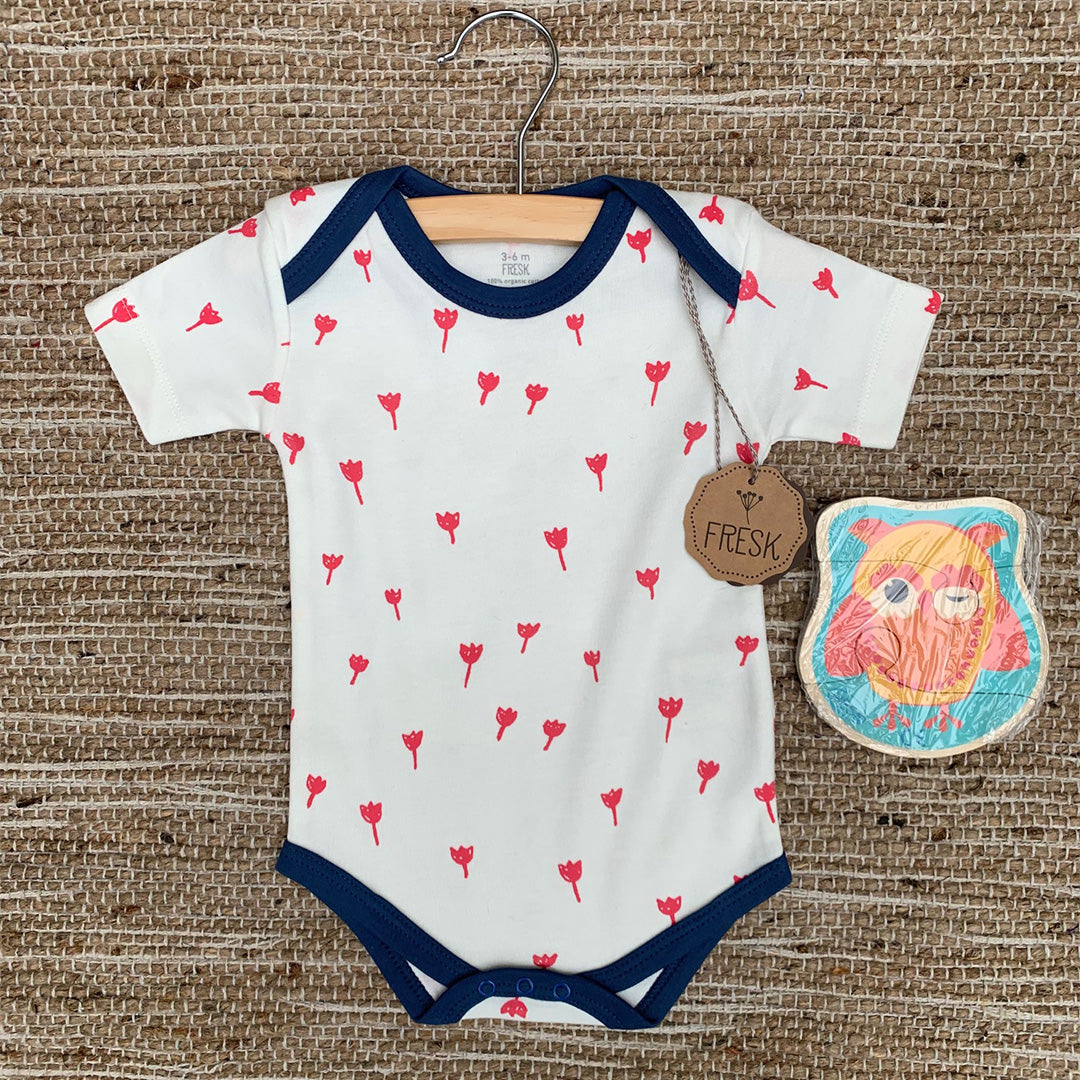 Kraamcadeau Tulip rood met puzzel 3-6 maanden