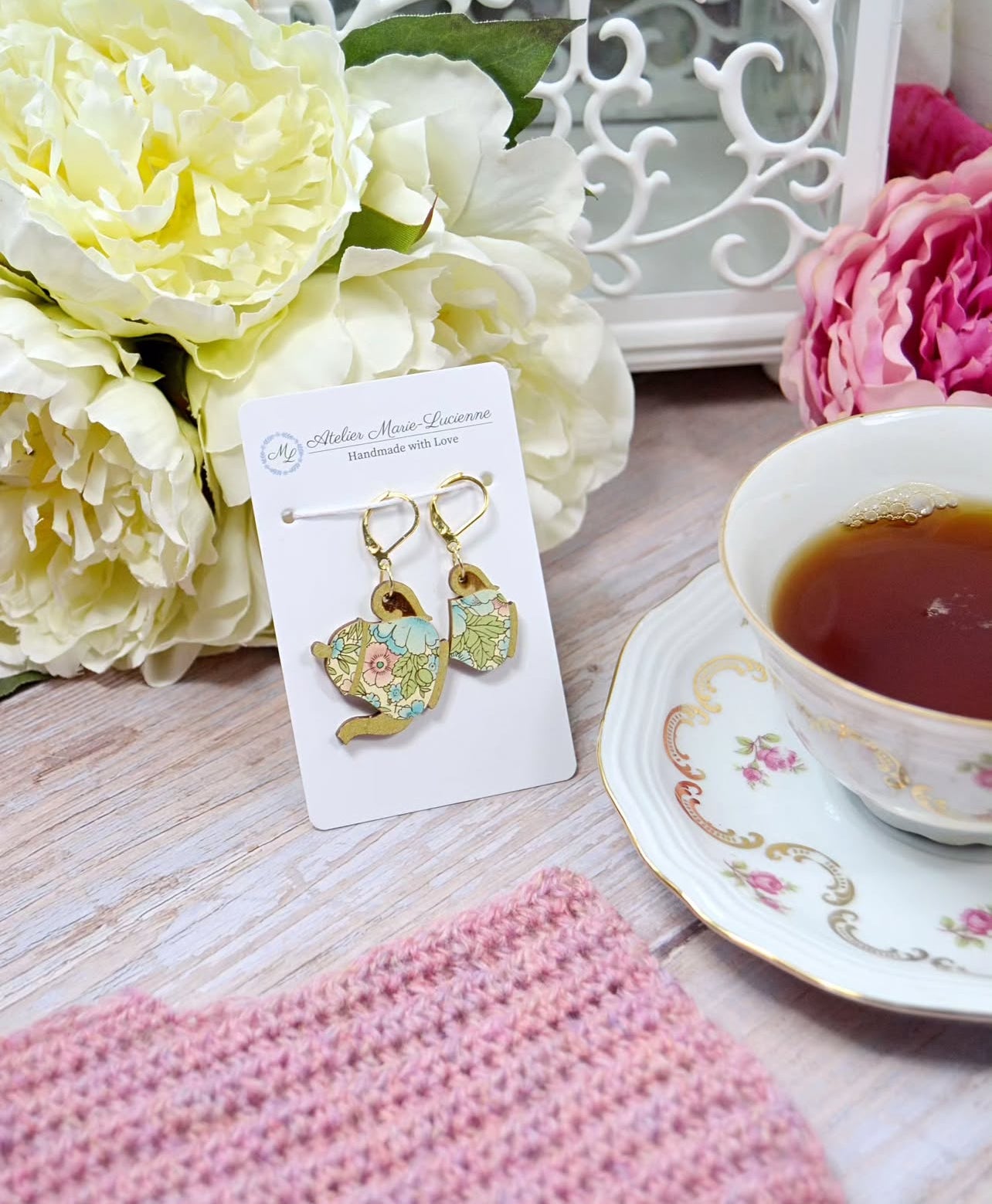 Steekmarkeerderset oma's thee servies - Atelier Marie Lucienne